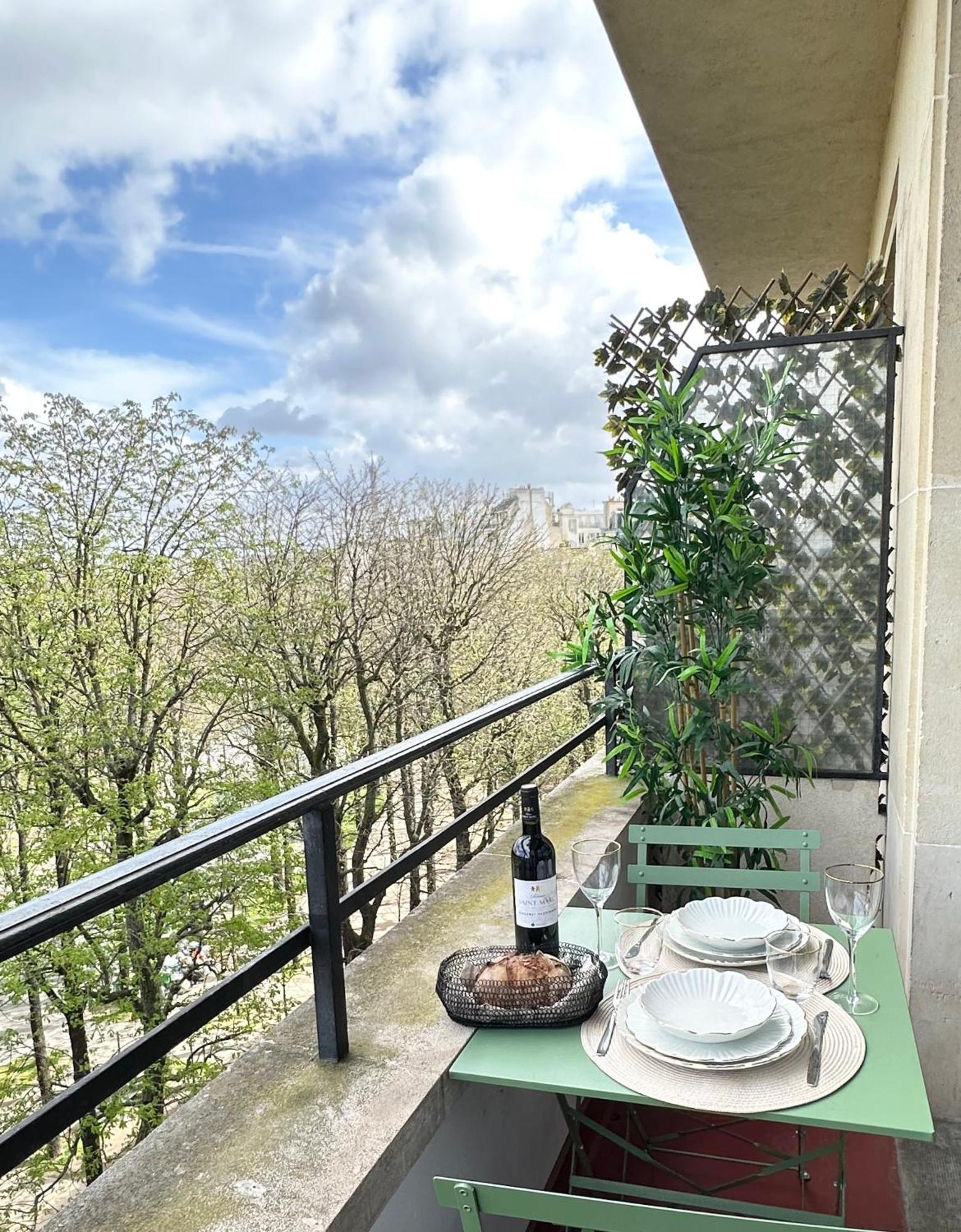 Stylish Apartment With A Balcony In Paris Exterior foto